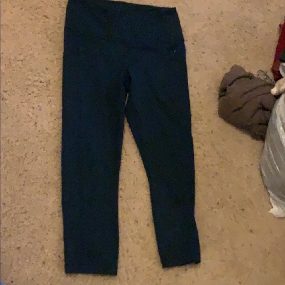 Turquoise size medium yogalicious Capri leggings